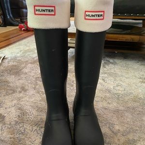 Hunter Matte Black Tall Tain Boots size 8, almost brand new